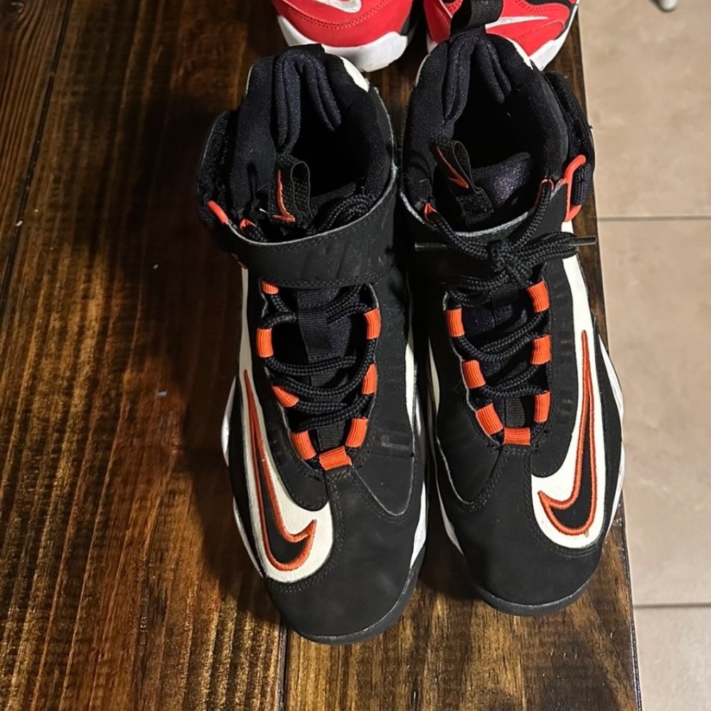 Shoes - Picture 2 of 3